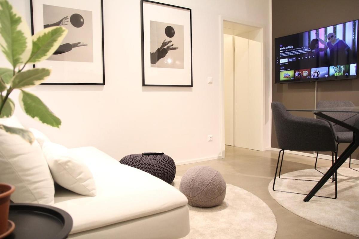 Apartment Business & Family *